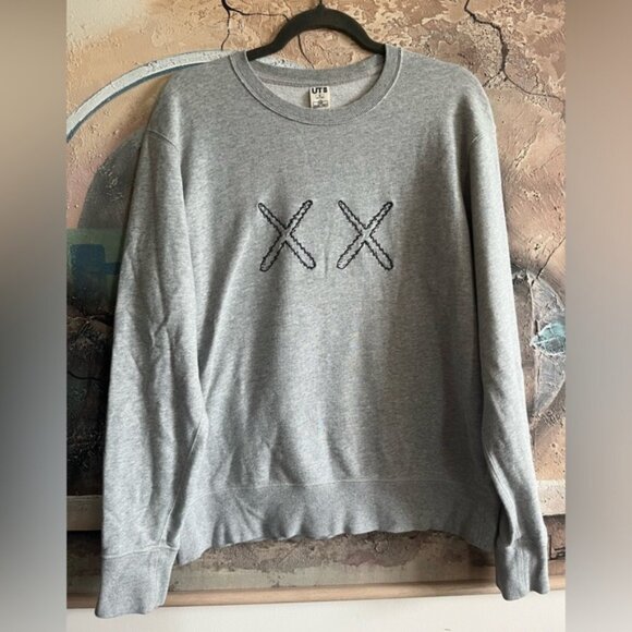 Uniqlo KAWS X Sesame Street Graphic Crewneck Sweatshirt - Picture 4 of 10